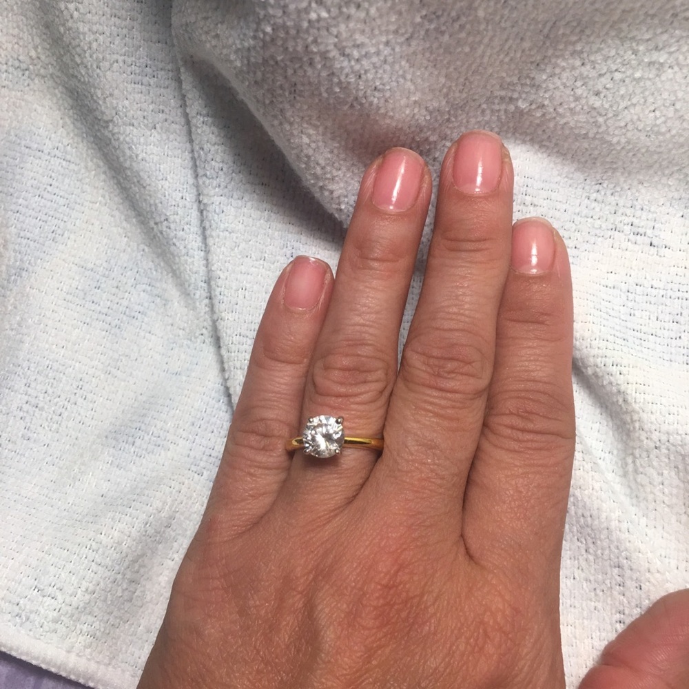 Engagement ring - Picture 4 of 5